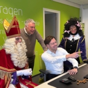 Bezoek van Sinterklaas aan Yoost Verzekeringen Sinterklaas bezoekt Yoost Verzekeringen Twello voor een verzekeringscheck.